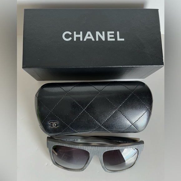 CHANEL CC Logo Sunglasses with quilted hard case - Picture 3 of 14